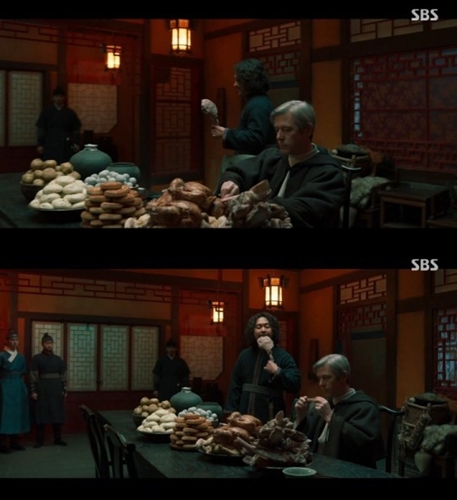 SBS 월화드라마 '조선구마사'에서 중국식 요리를 먹는 장면. 사진='조선구마사' 캡처