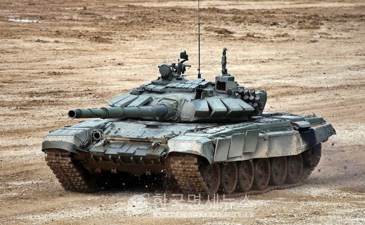 젤렌스키 대통령 "전차 등 추가 군사 원조 요청"←美 T-72 전차 유럽국가에서 우크라 이전 중재US will facilitate transfer of Soviet-era tanks to Ukraine