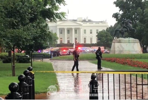 벼락 때문에 사람들이 다친 백악관 근처 라피엣 공원. 재키 벤슨 미국 NBC 기자 트위터 캡처. 연합뉴스 
