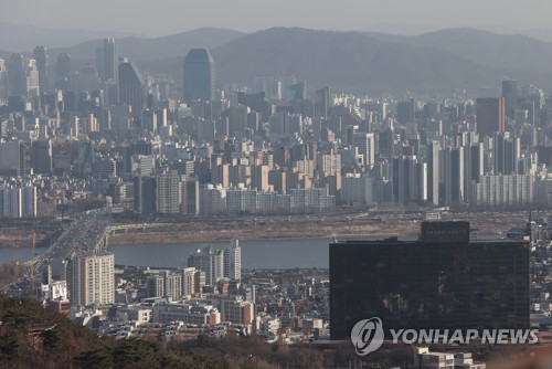 지난 2일 서울 남산에서 바라본 한강 이남 아파트 단지 모습. 연합뉴스