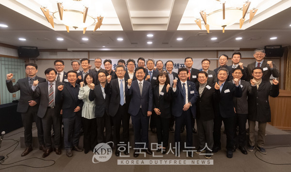 10일 오전 7시 30분 한국프레스센터 매화홀에서 한국인터넷신문협회 정책포럼이 열렸다.
